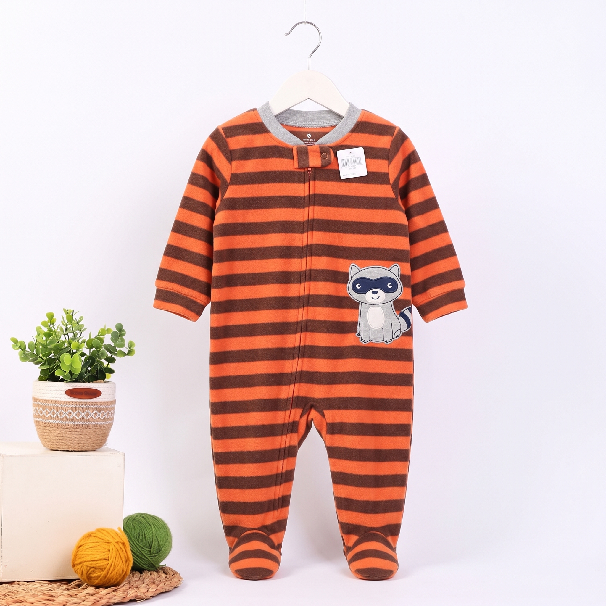 Baby_sleeper_hanging_on_hanger_2K_20260912175535