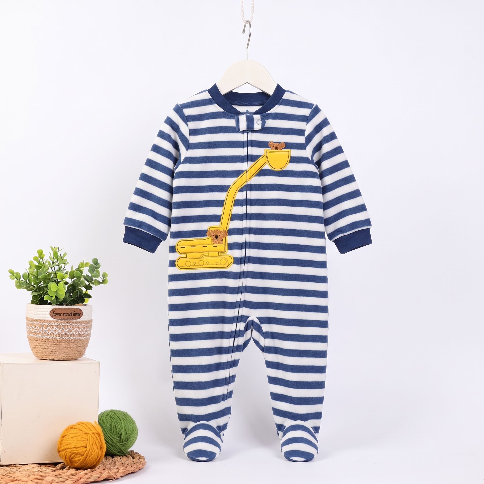 Baby_sleeper_hanging_on_hanger_2K_20260912184329