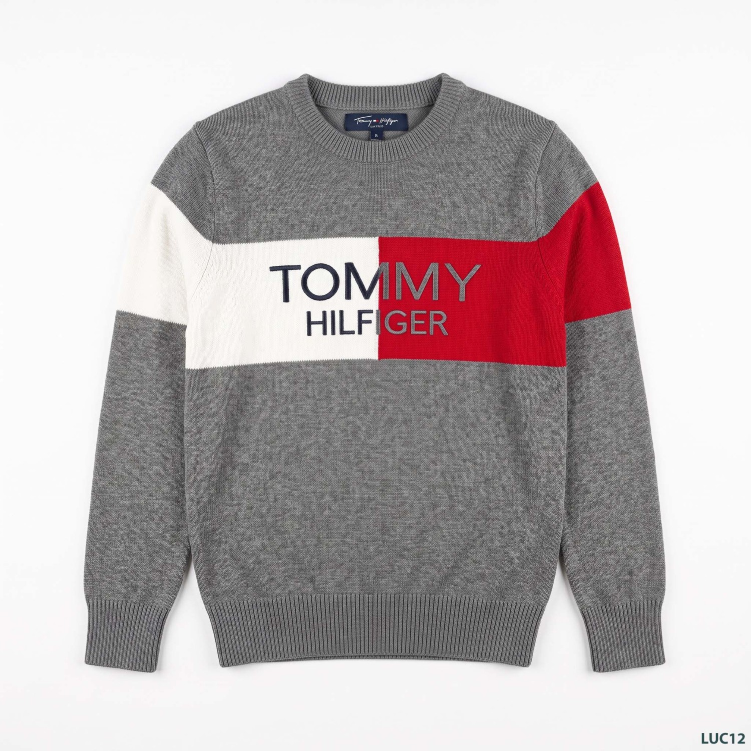 Gray_knit_sweater_with_stripe_2K_20260922154604