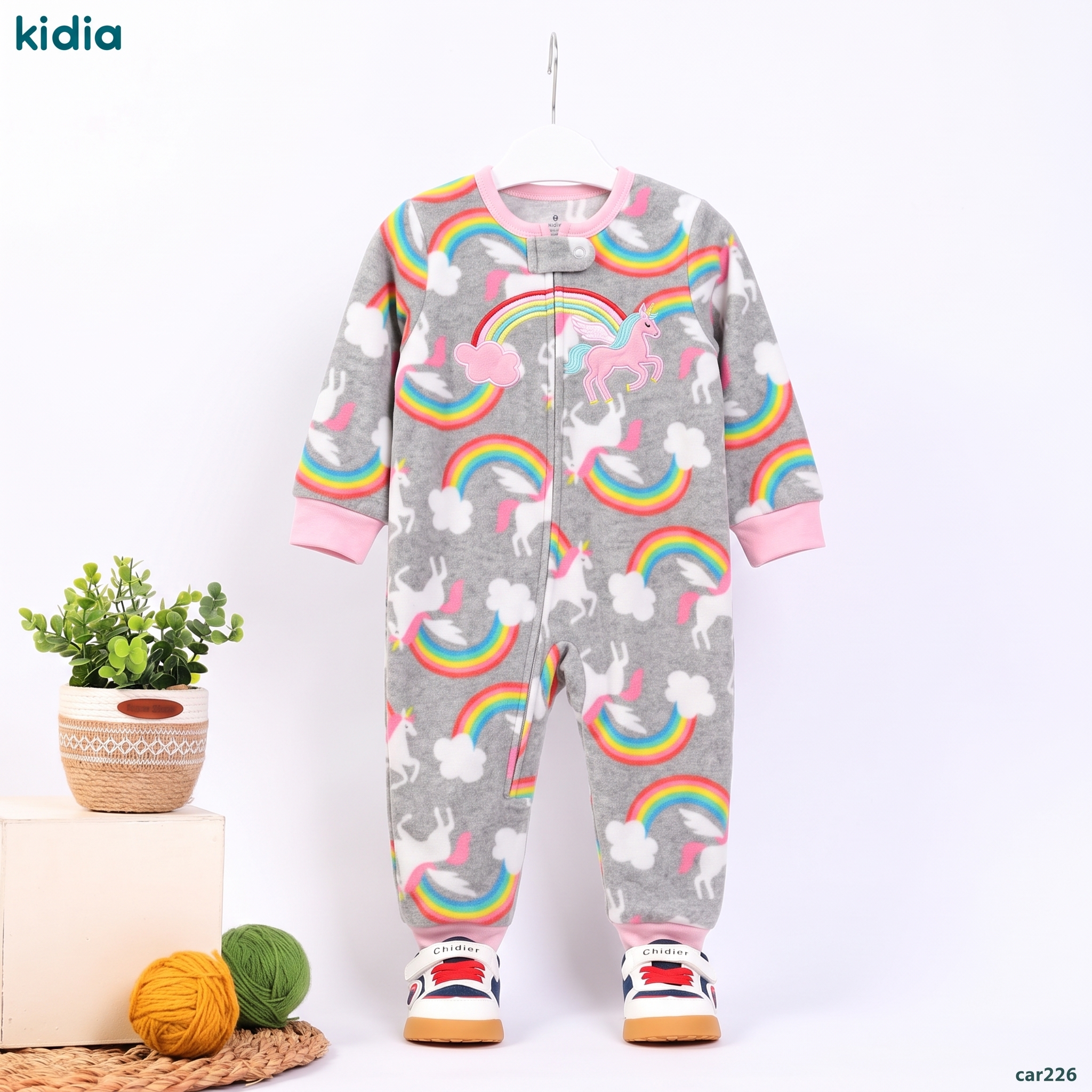 Hang_baby_sleeper_on_hanger_2K_20260912210729