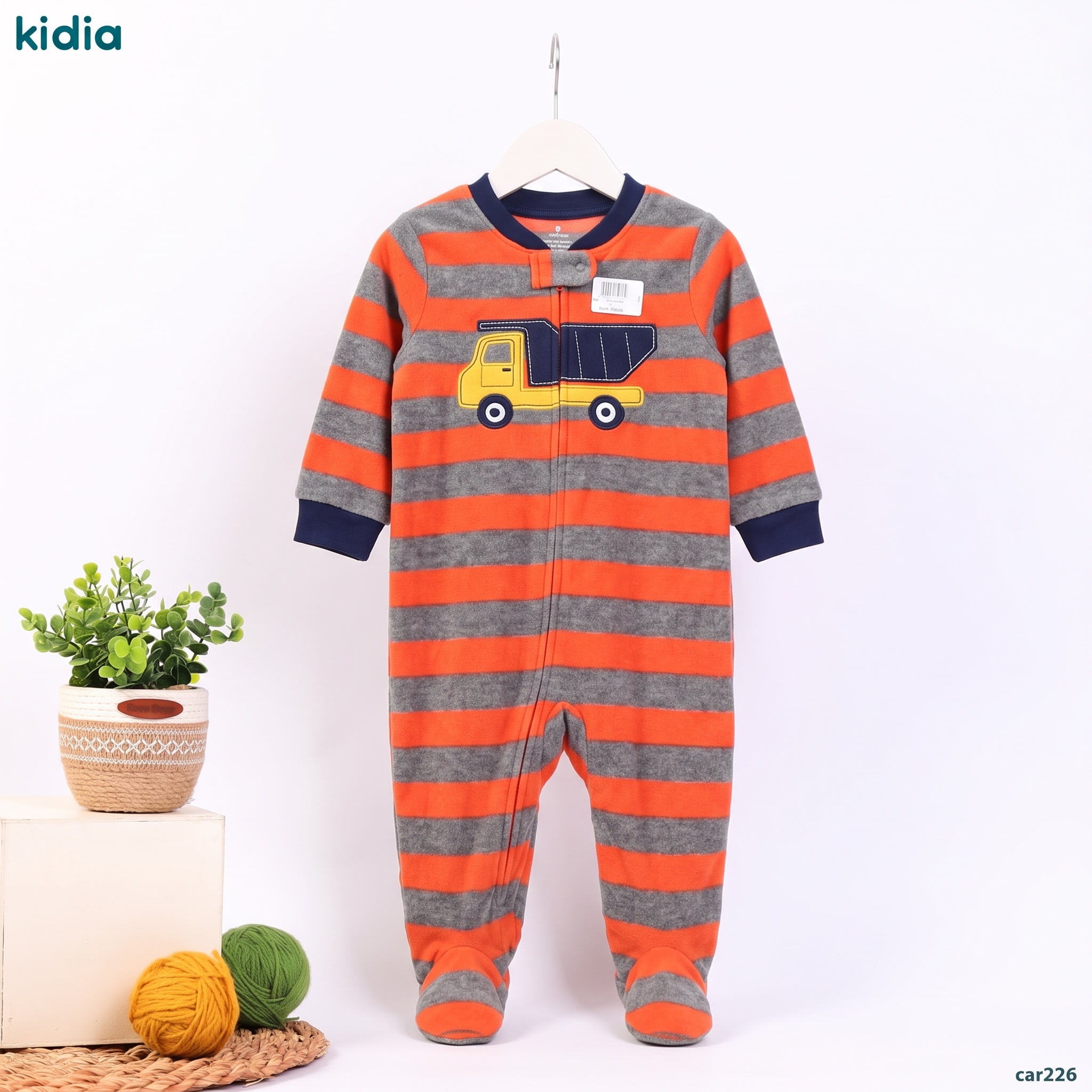 Hanging_baby_sleeper_with_dump_2K_20260912171517
