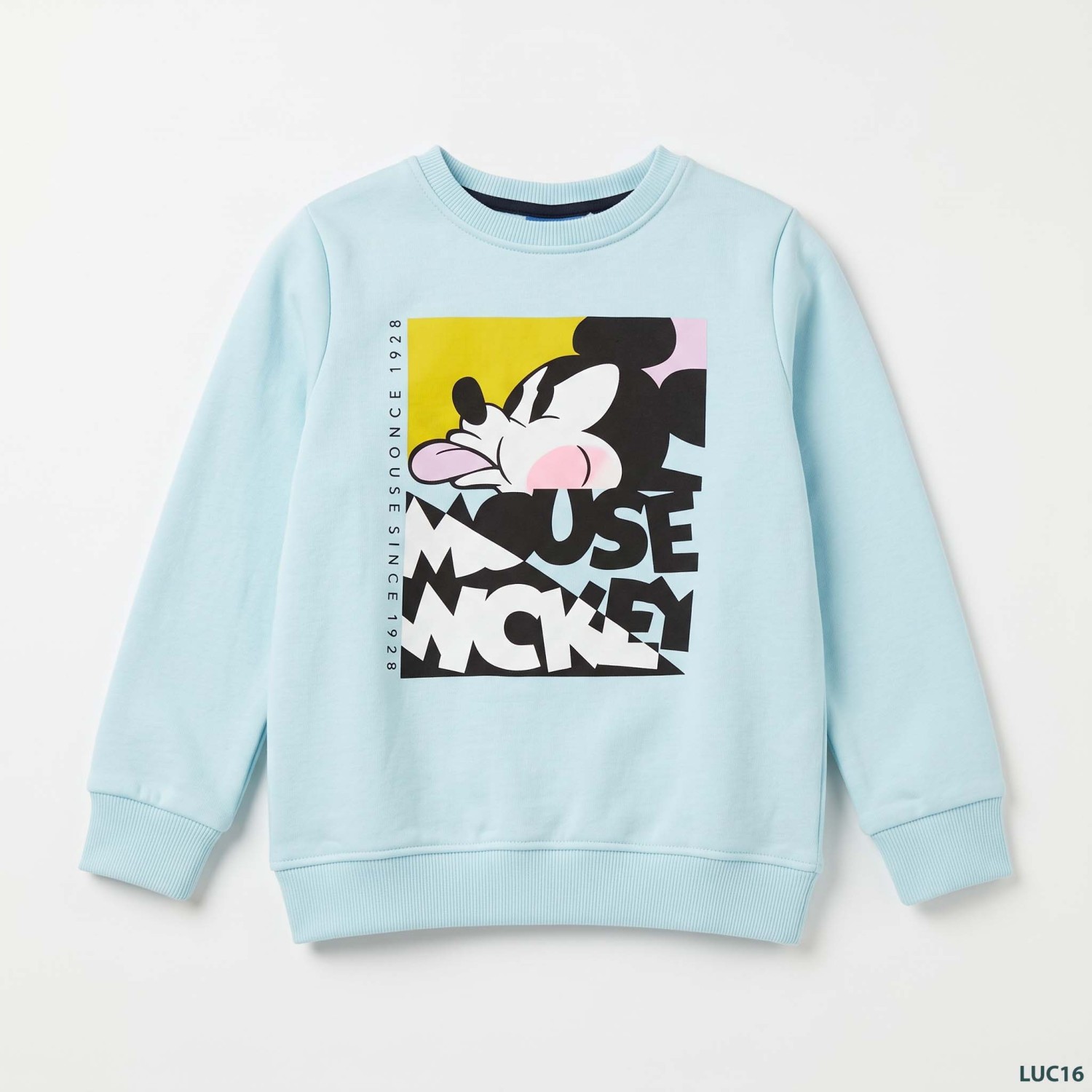 Light_blue_sweatshirt_displayed_…_2K_20260922155923