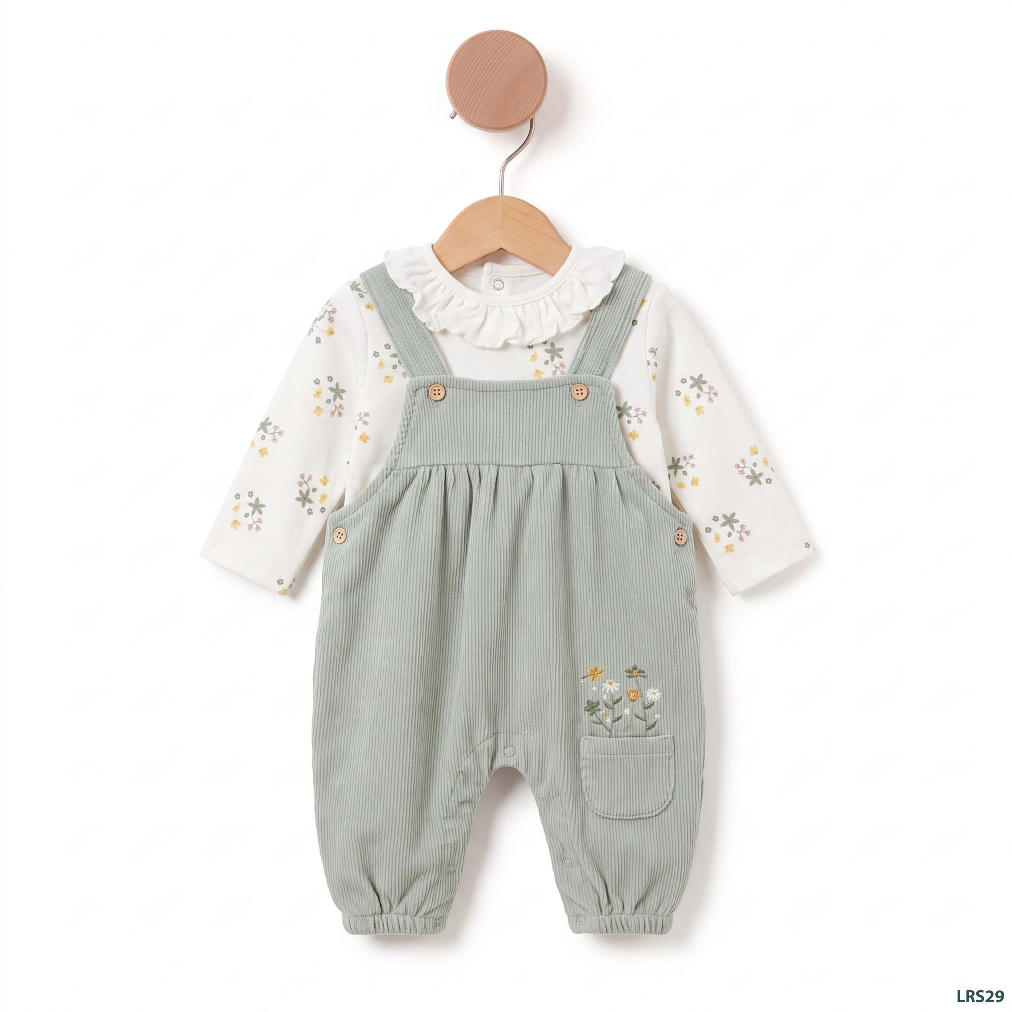 Baby_outfit_hanging_on_hanger_2K_20261020170539