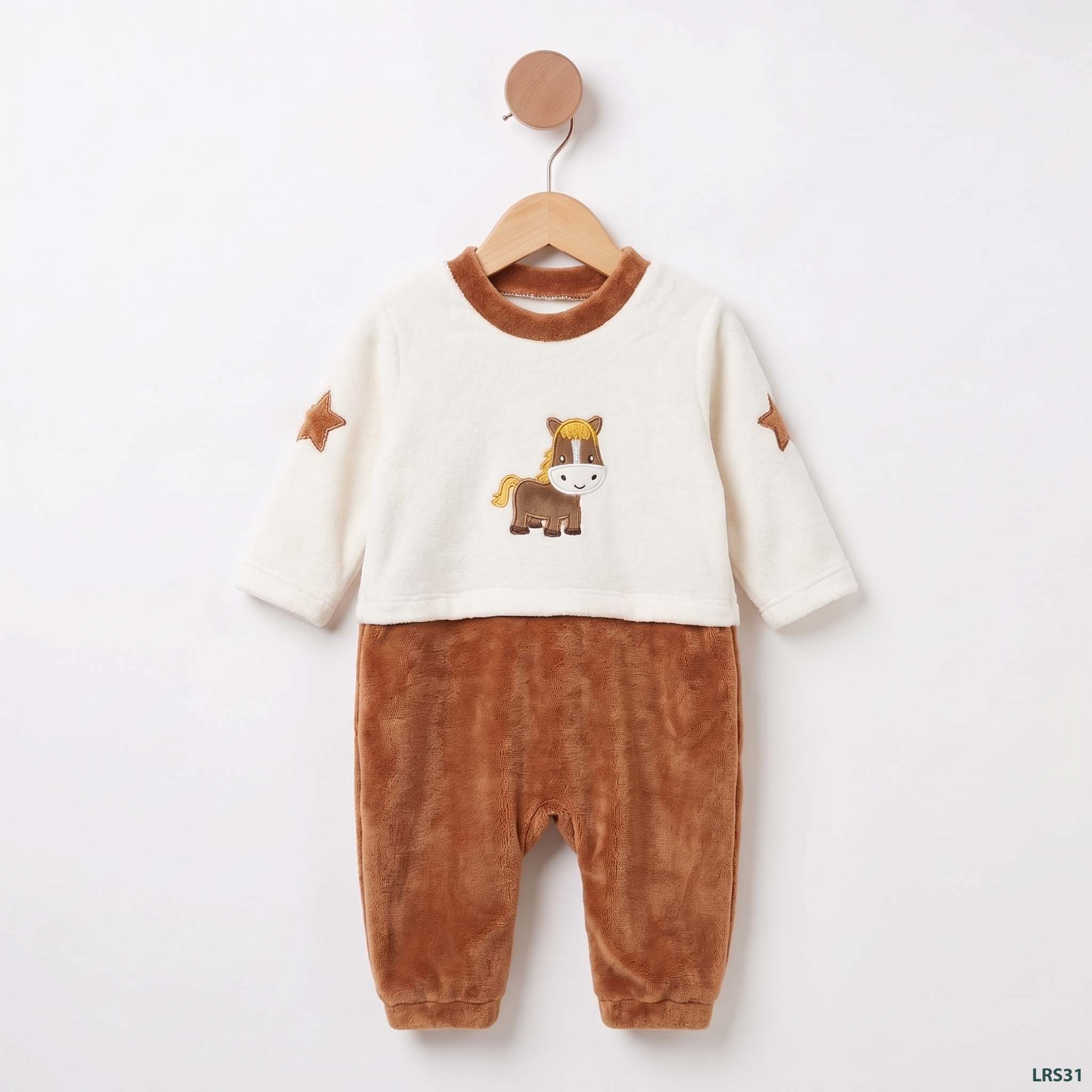 Baby_romper_hanging_on_hanger_2K_20261020165340