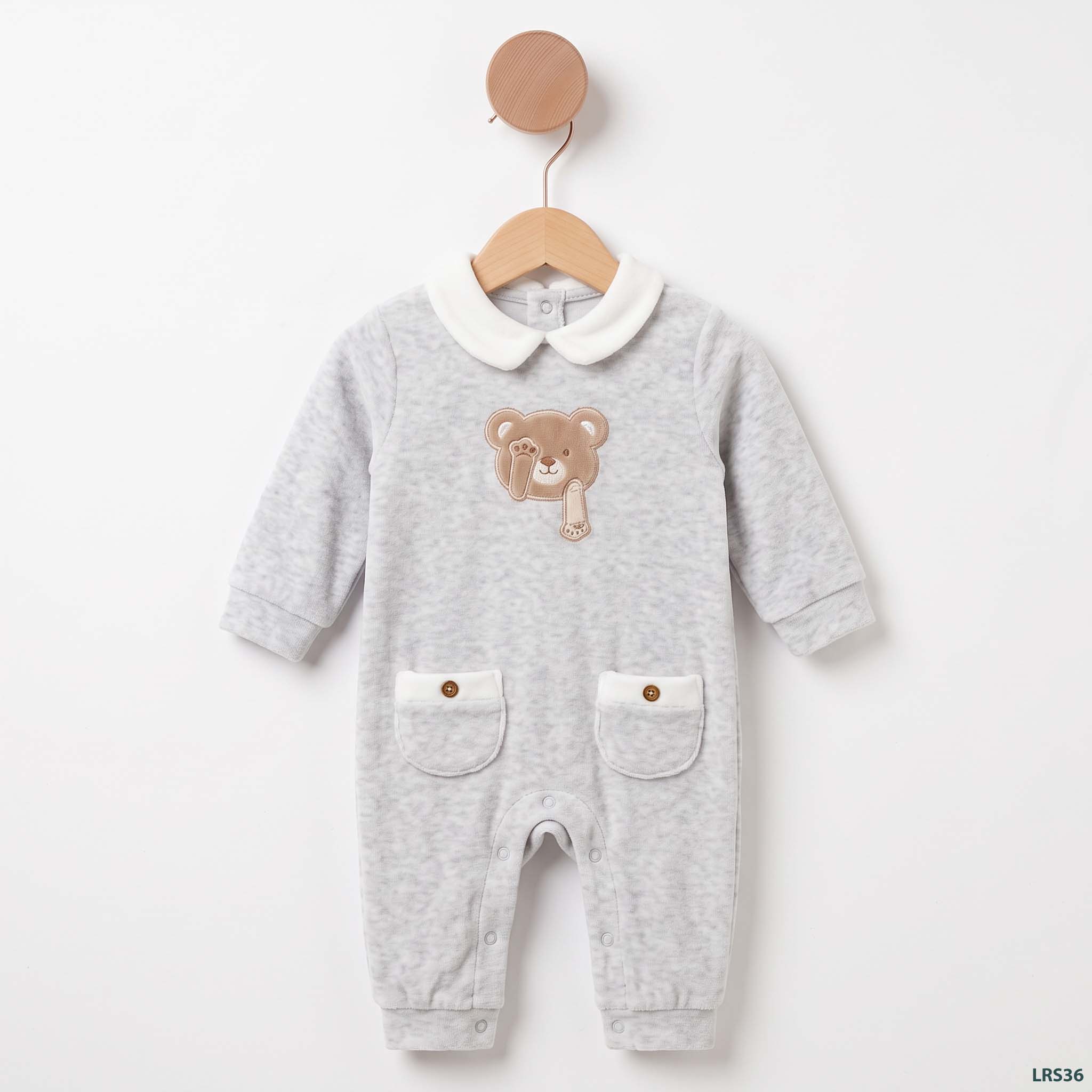 Baby_romper_hanging_on_hanger_2K_20261020171027