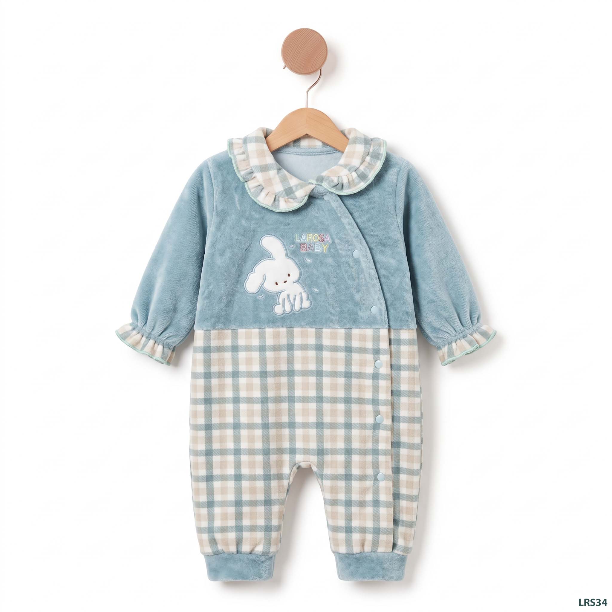 Baby_romper_hanging_on_hanger_2K_20261020171511