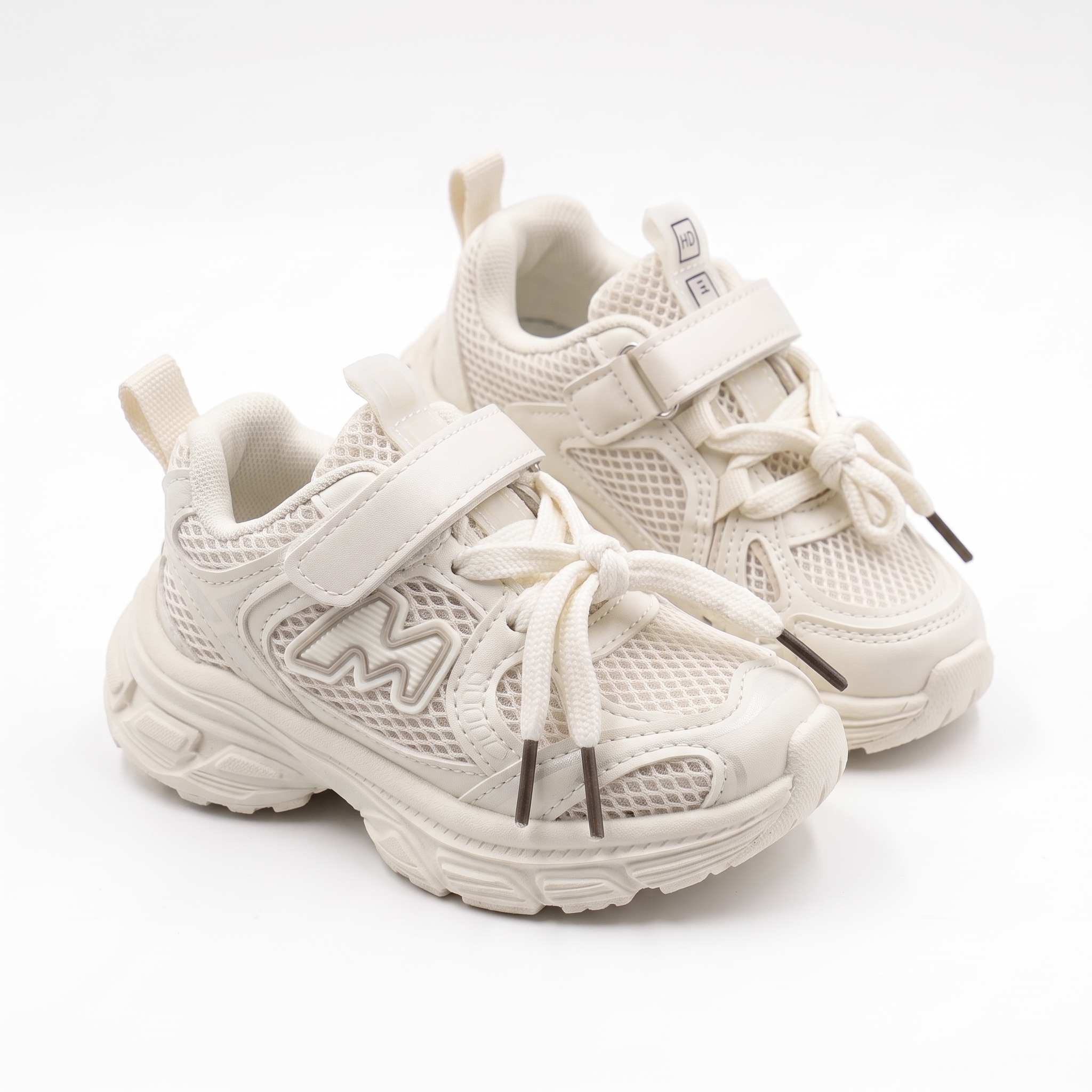 Baby_sneakers_on_white_background_2K_20261012191620
