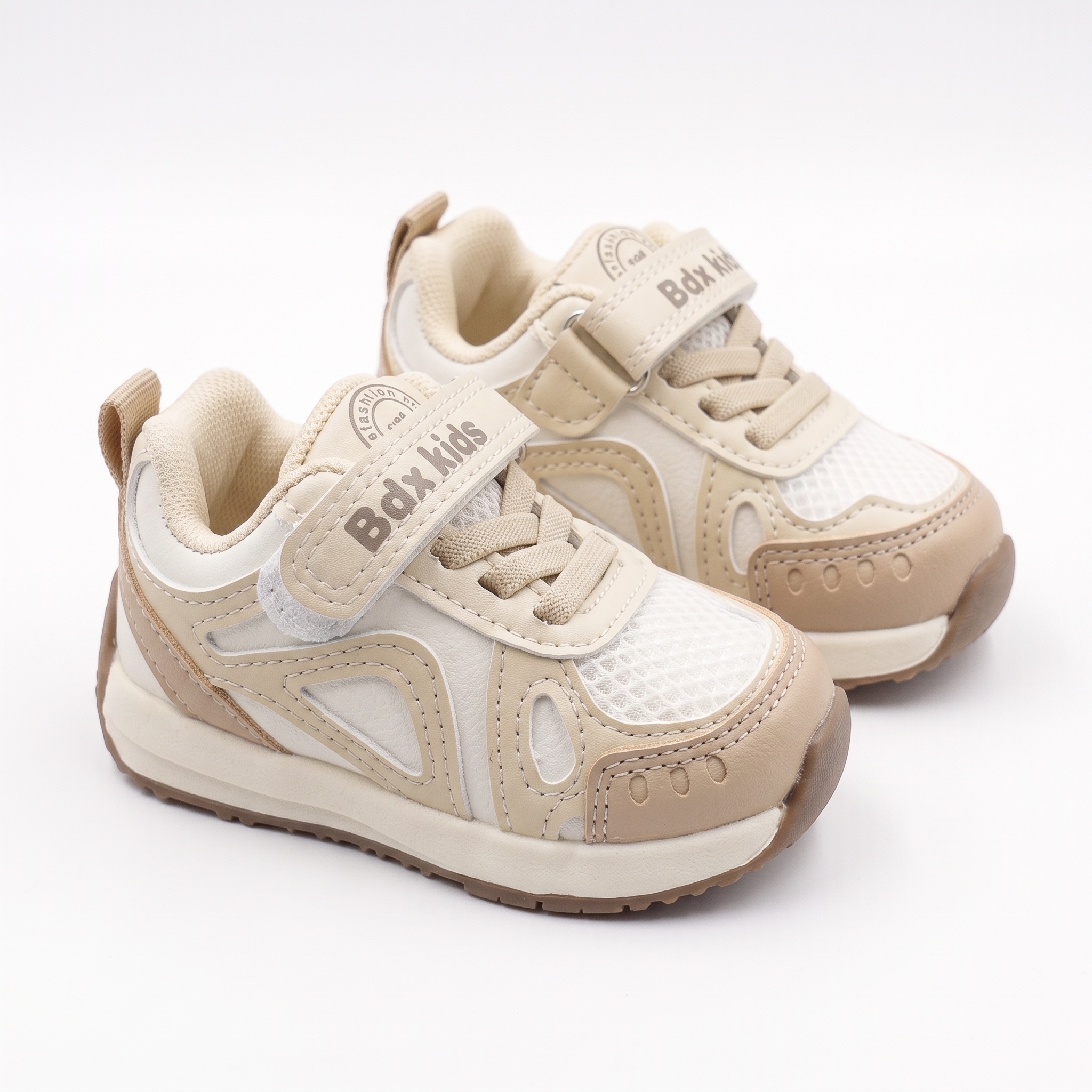 Baby_sneakers_on_white_background_2K_20261012193120