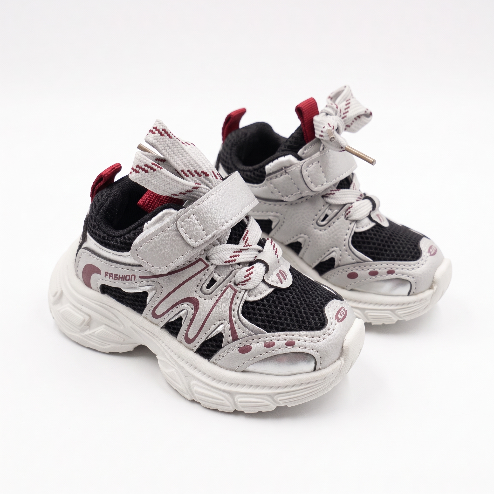 Baby_sneakers_on_white_background_2K_20261012201720