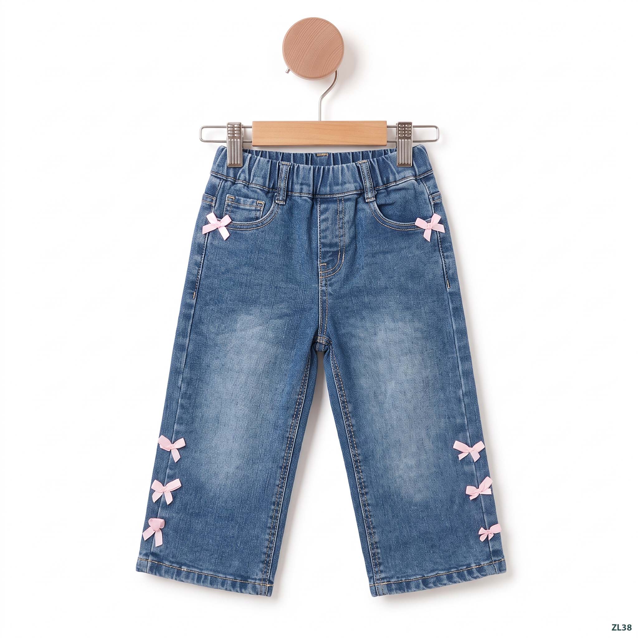 Blue_denim_jeans_on_hanger_2K_20261023150815