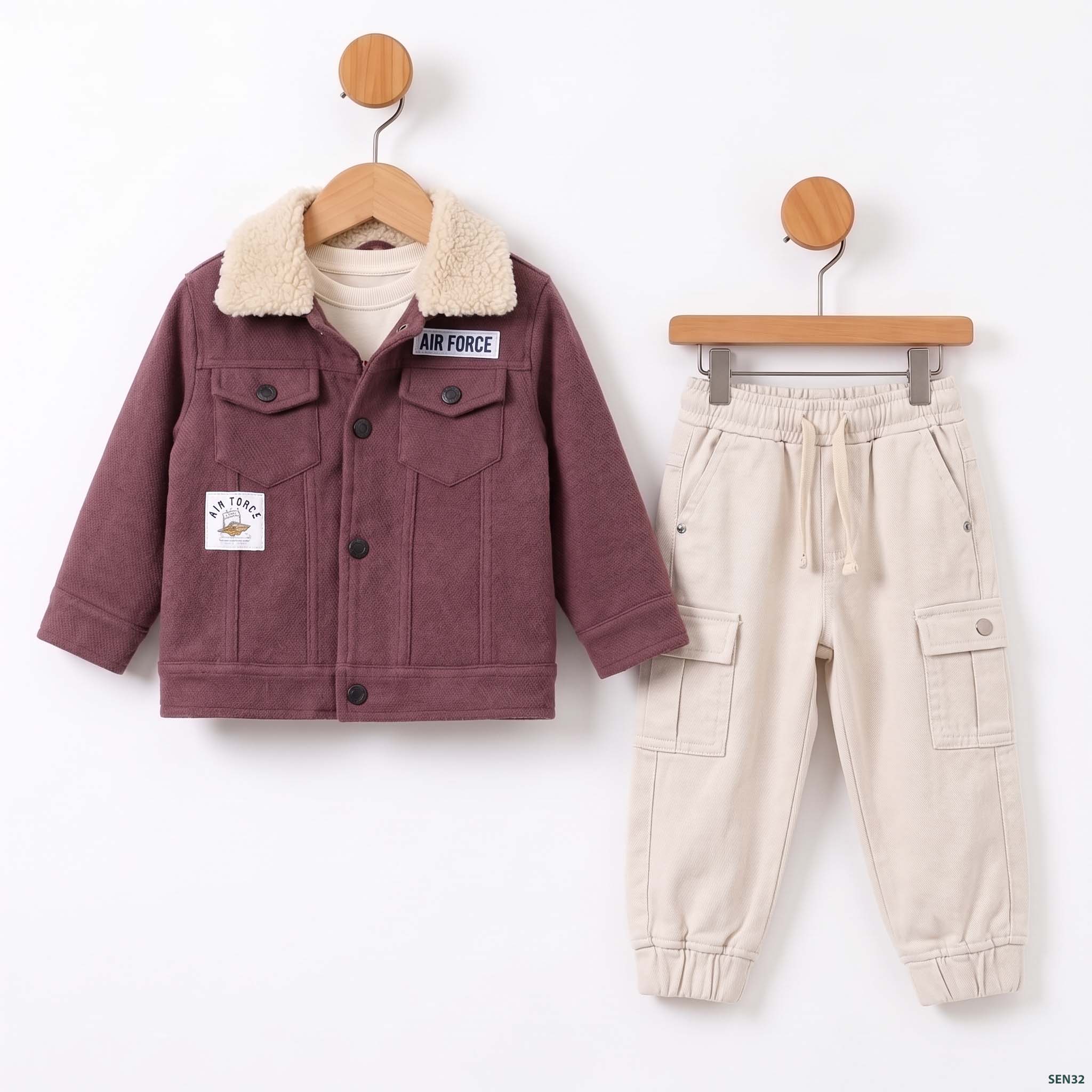 Children_clothing_set_hanging_2K_20261018161503