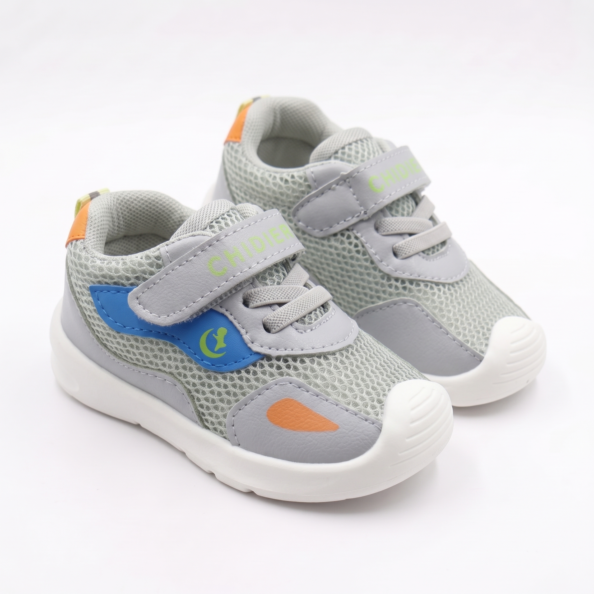 Children_shoes_product_photo_2K_20261013172352