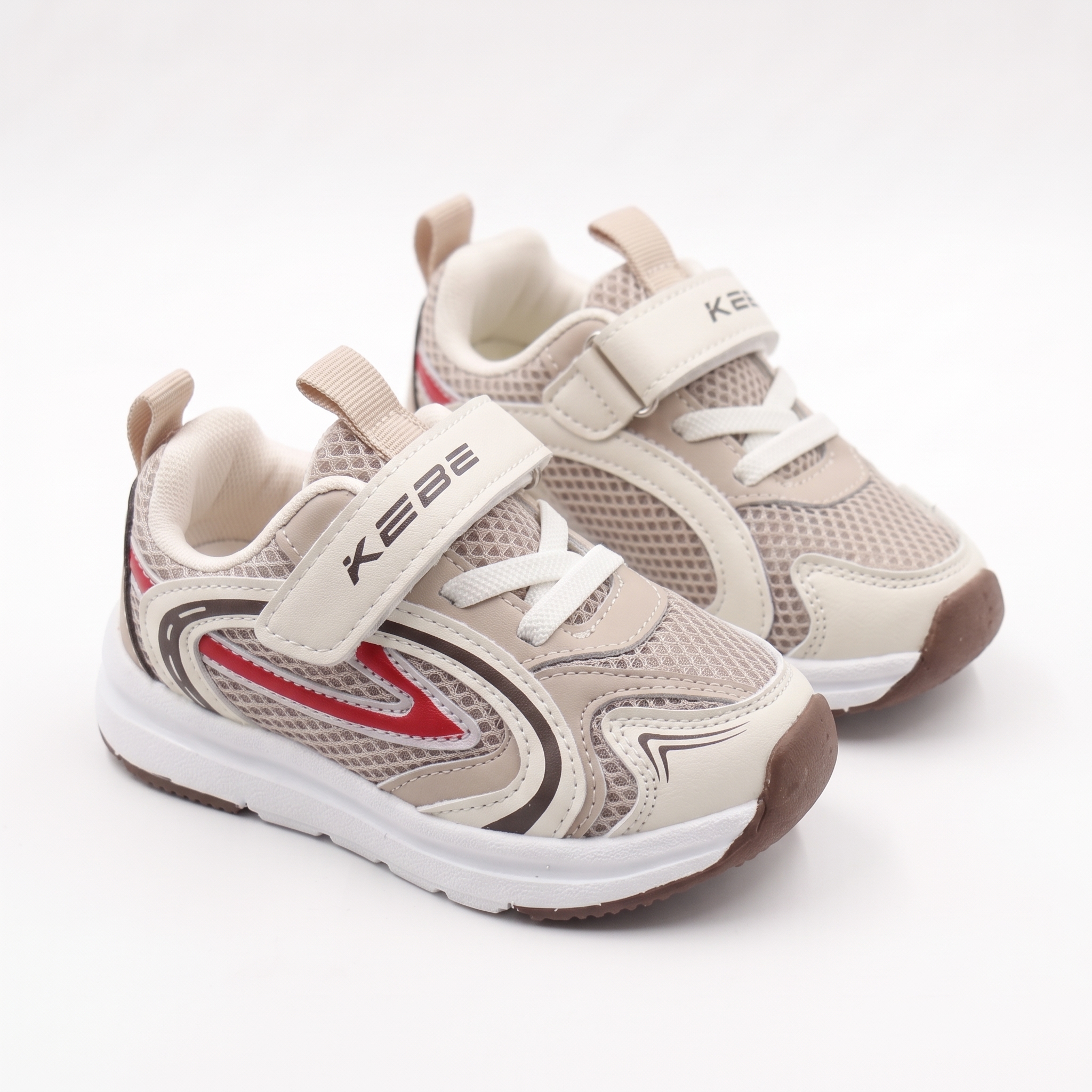 Children_sneakers_on_white_backg…_2K_20261013133315