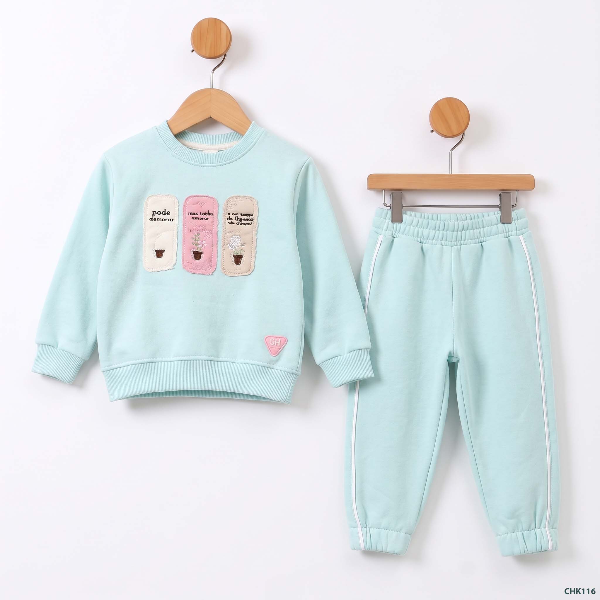 Children_tracksuit_on_wooden_han…_2K_20261023210358
