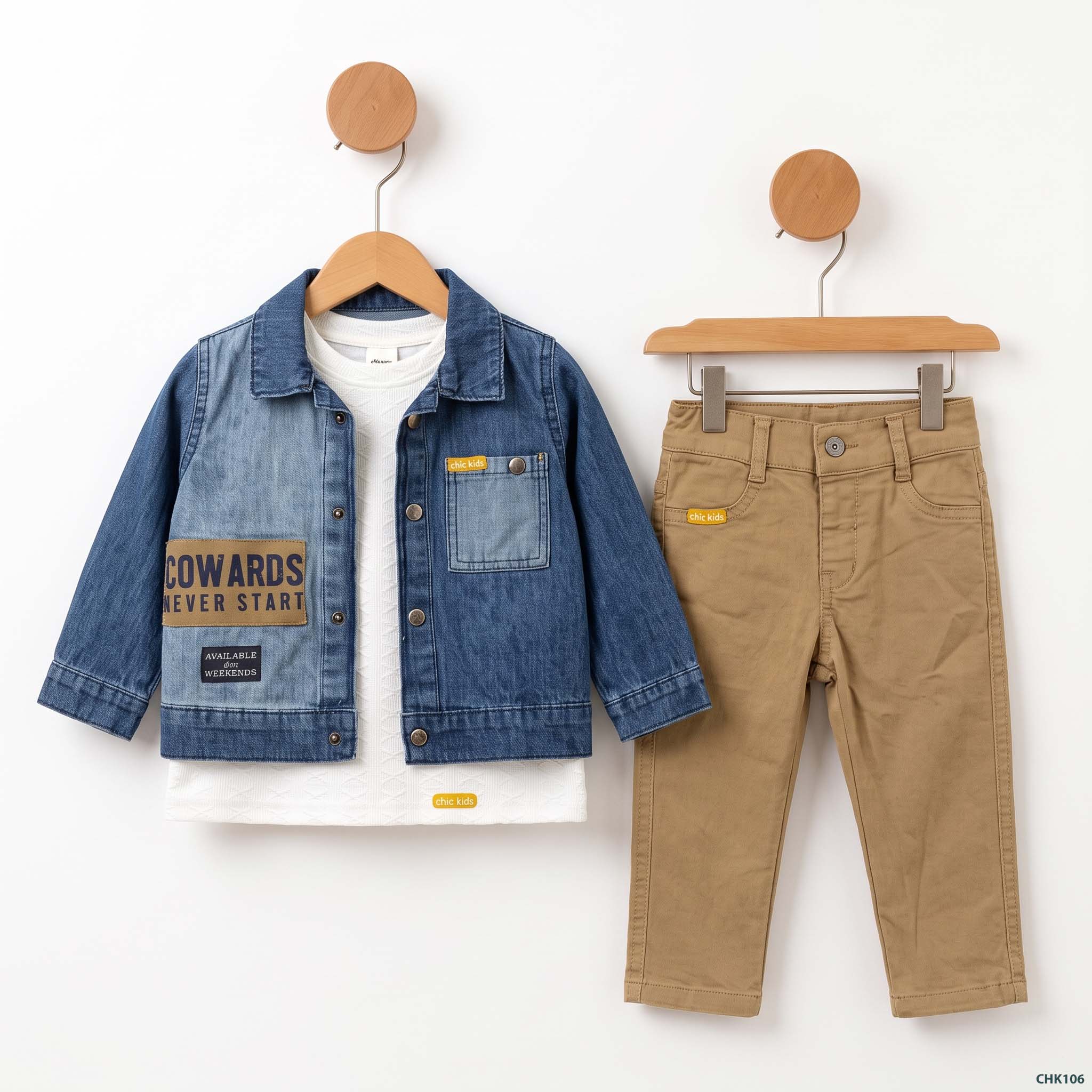 Childrens_clothing_set_hanging_2K_20261001215541