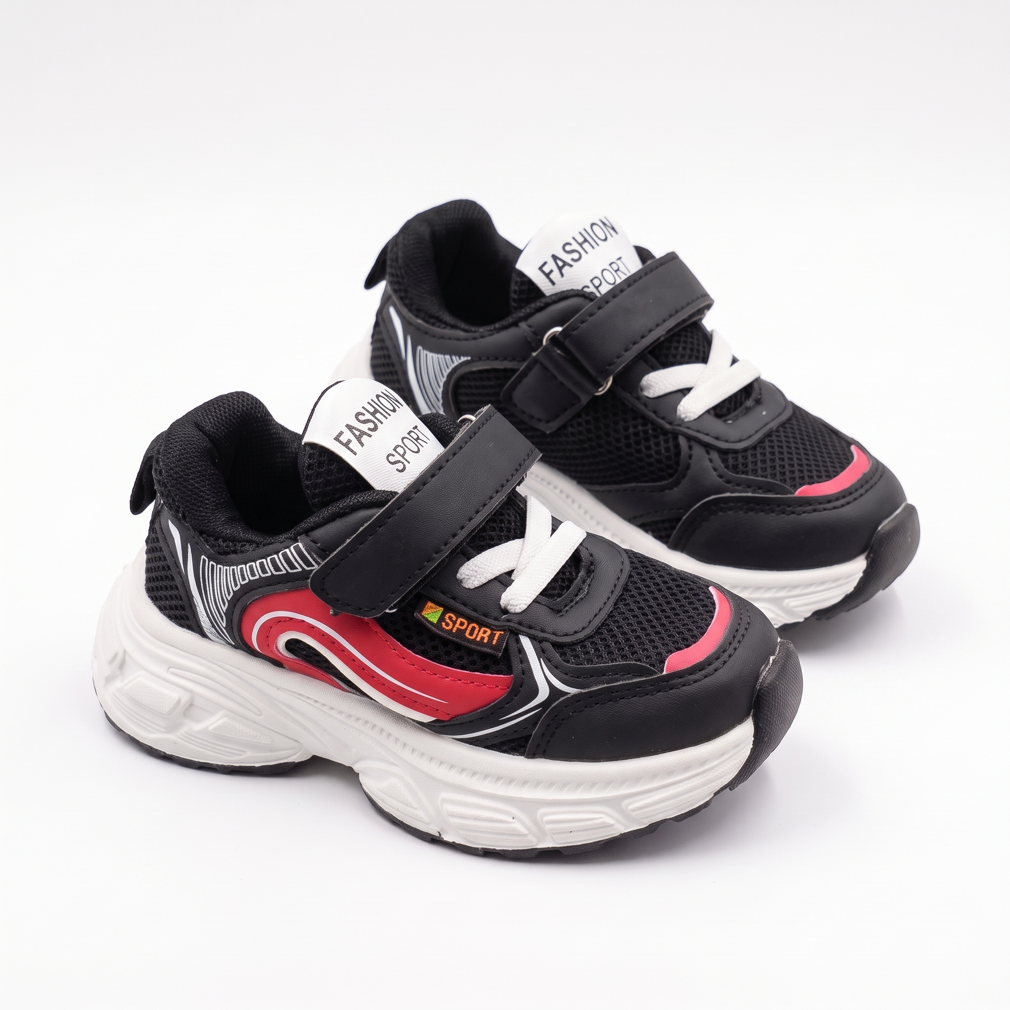 Children's_sneakers_on_white_bac…_2K_20261012180320
