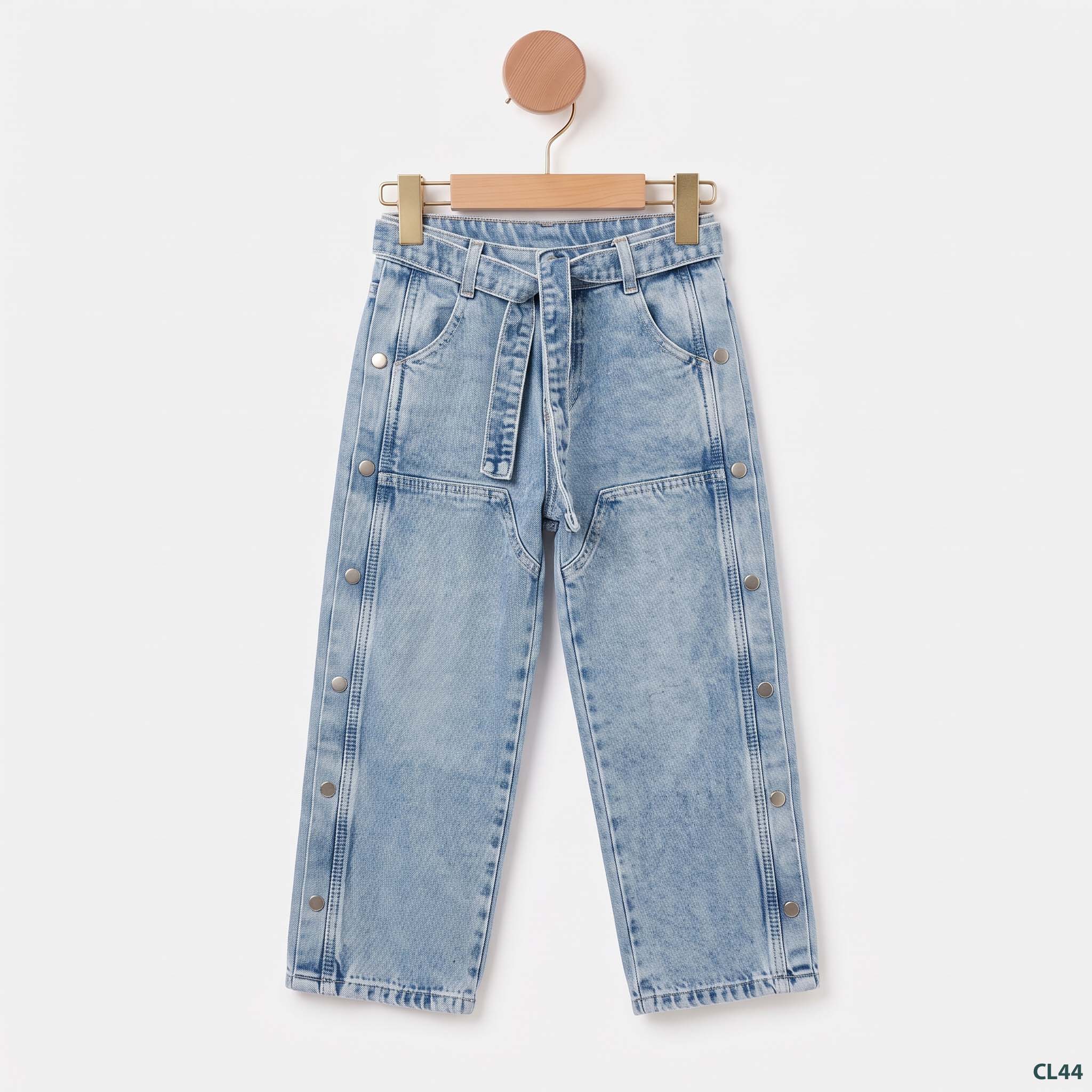 Denim_jeans_on_wooden_hanger_2K_20261010184042