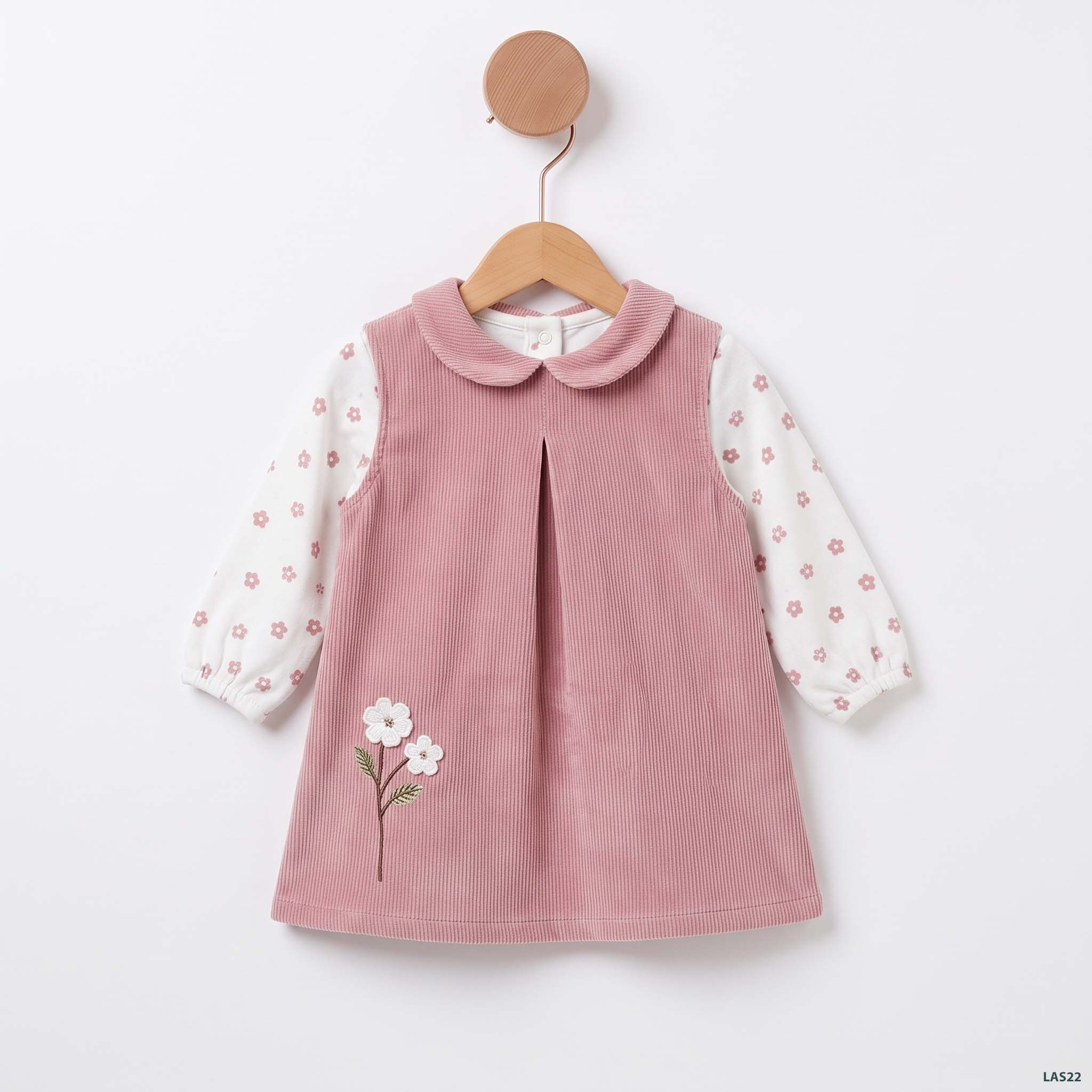 Dress_hanging_on_wooden_hanger_2K_20261003201454