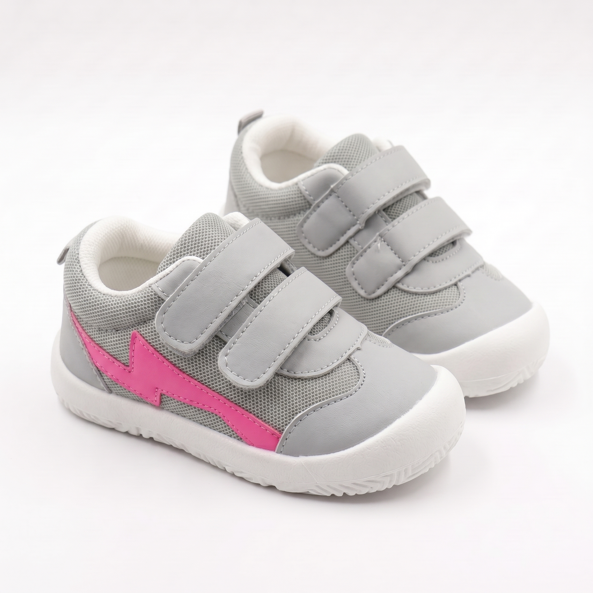 Gray_children's_sneakers_on_display_2K_20261013154437