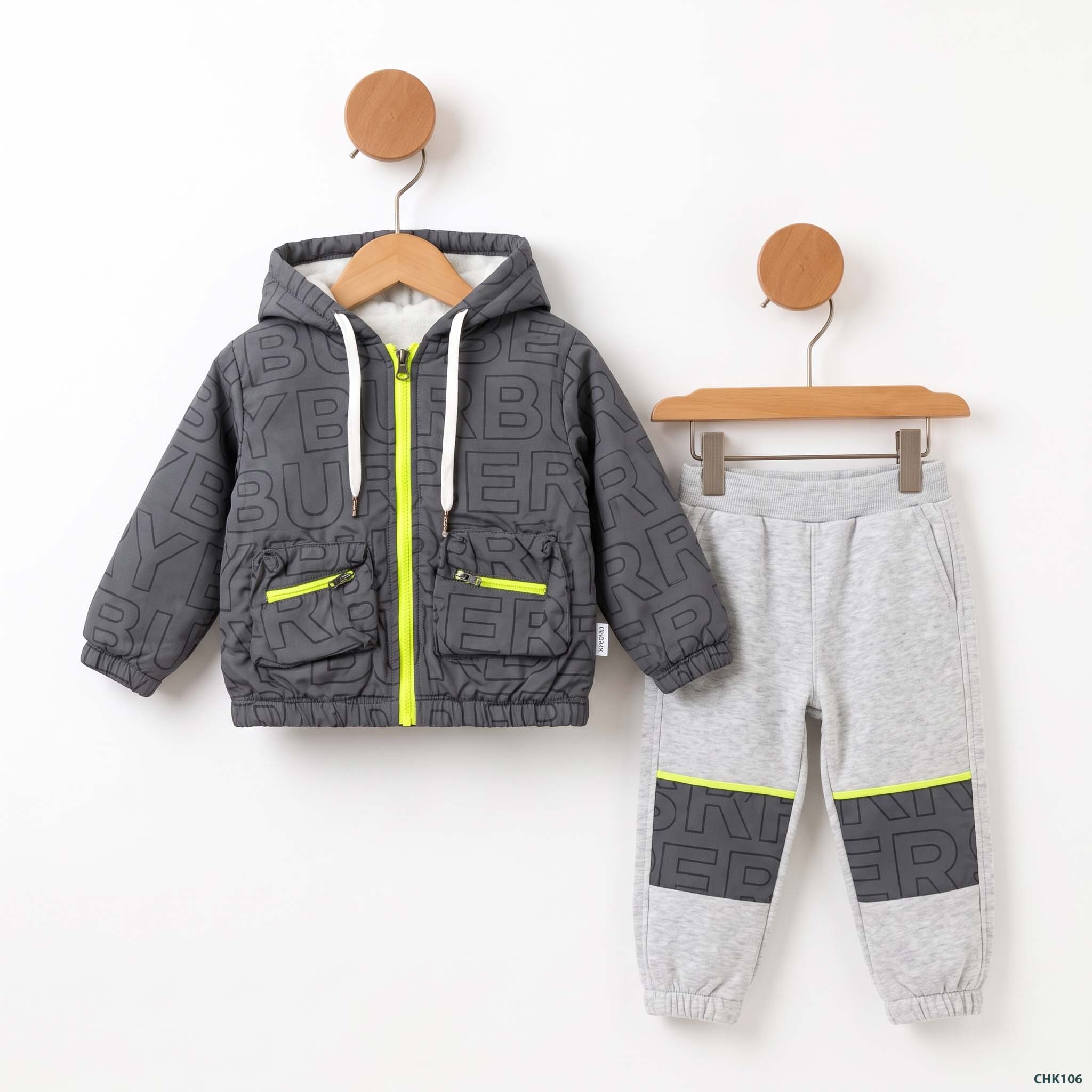 Gray_jacket_and_sweatpants_hanging_2K_20261001220637