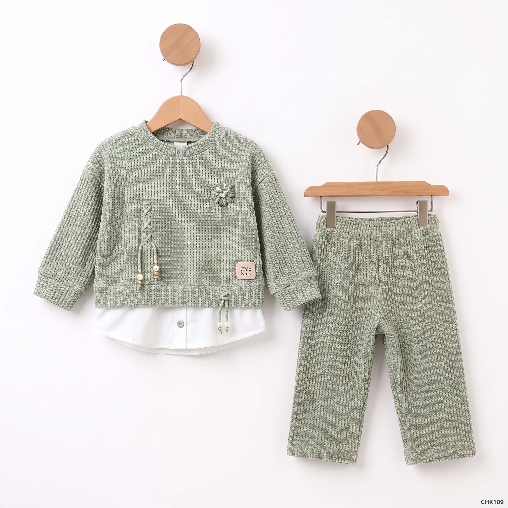 Green_baby_clothing_set_2K_20261003194847