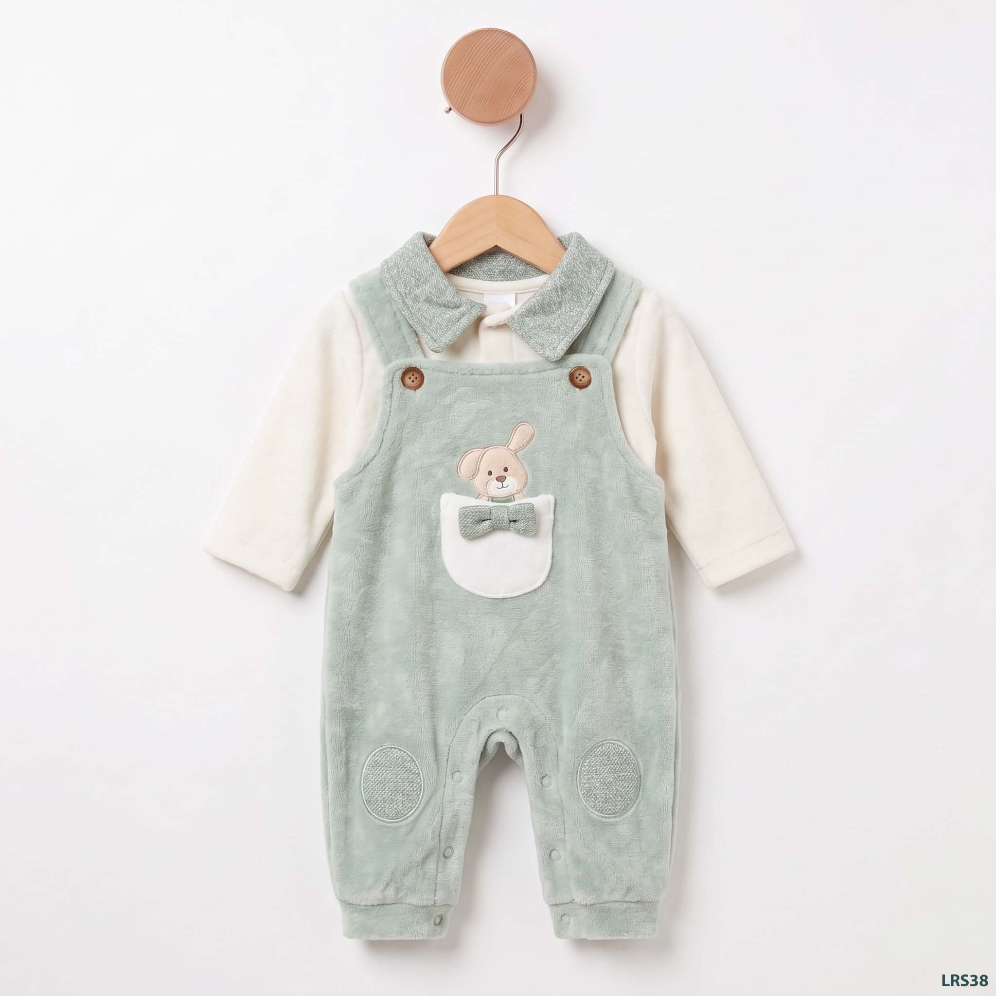 Green_baby_clothing_set_hanging_2K_20261020192133