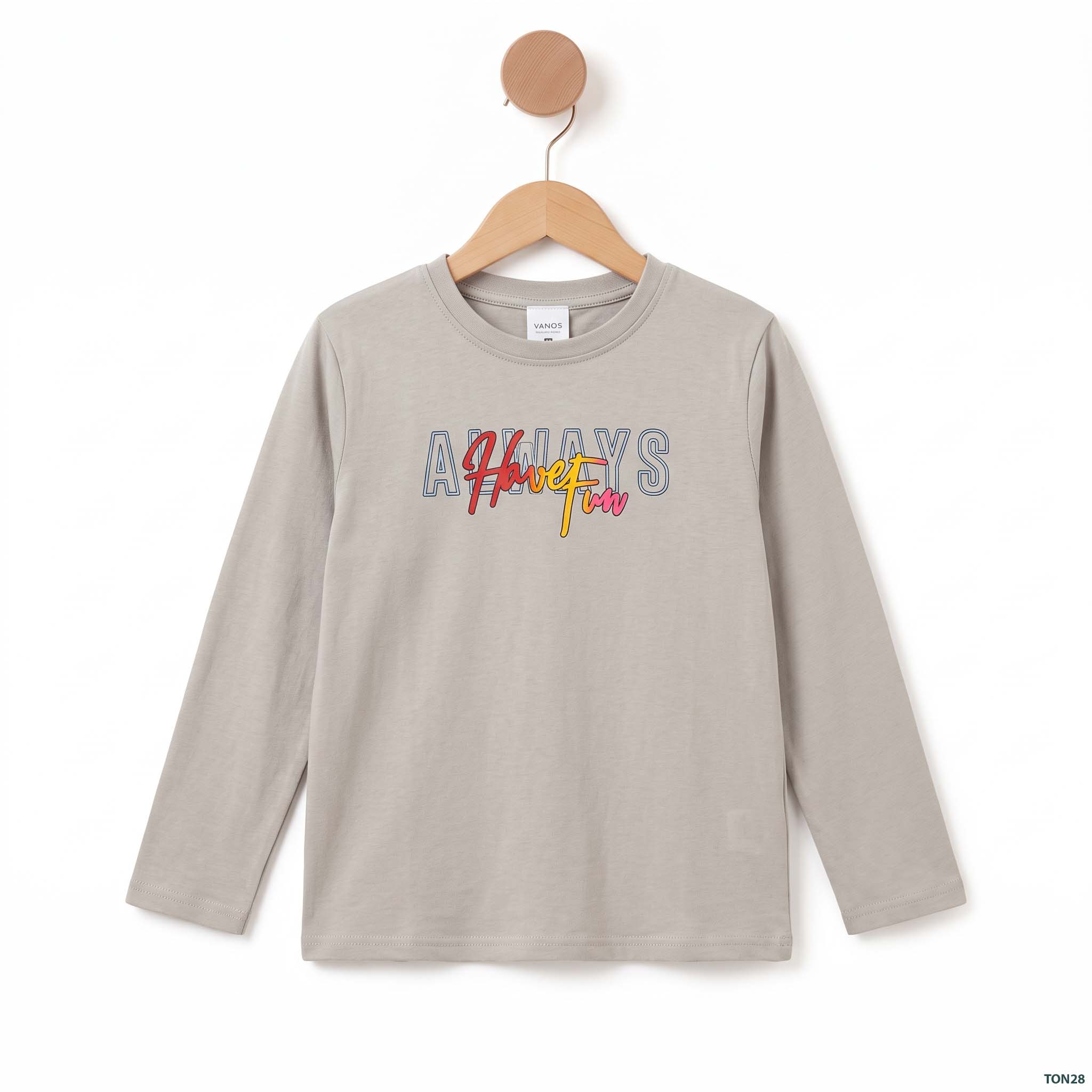 Light_grey_t-shirt_hanging_2K_20261001192112