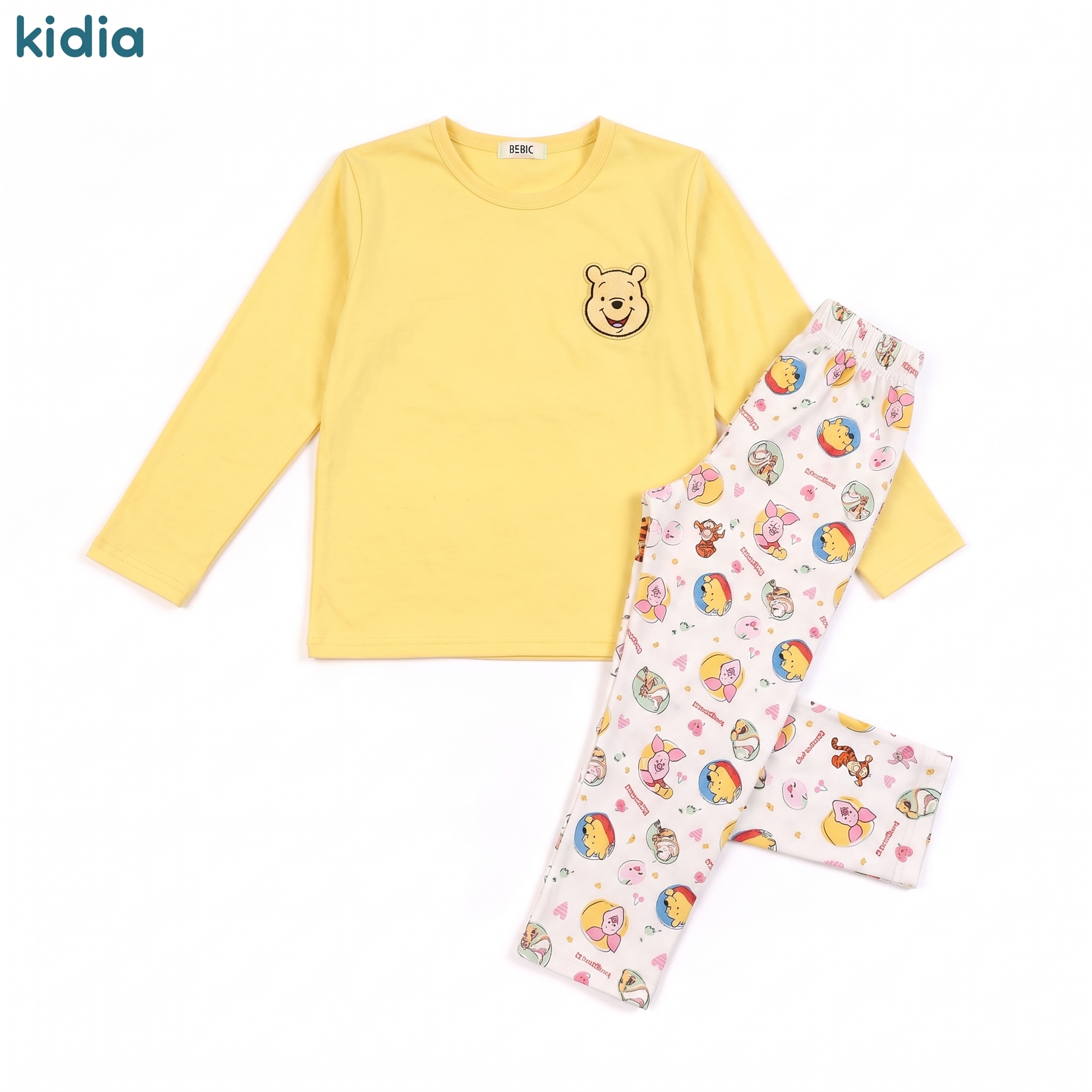 Pajama_set_flat_lay_photography_2K_20261013203224