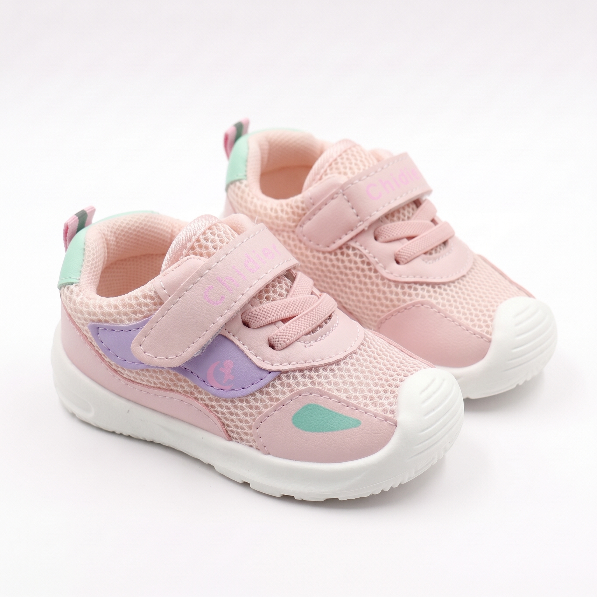 Pink_children_sneakers_studio_ph…_2K_20261013172340