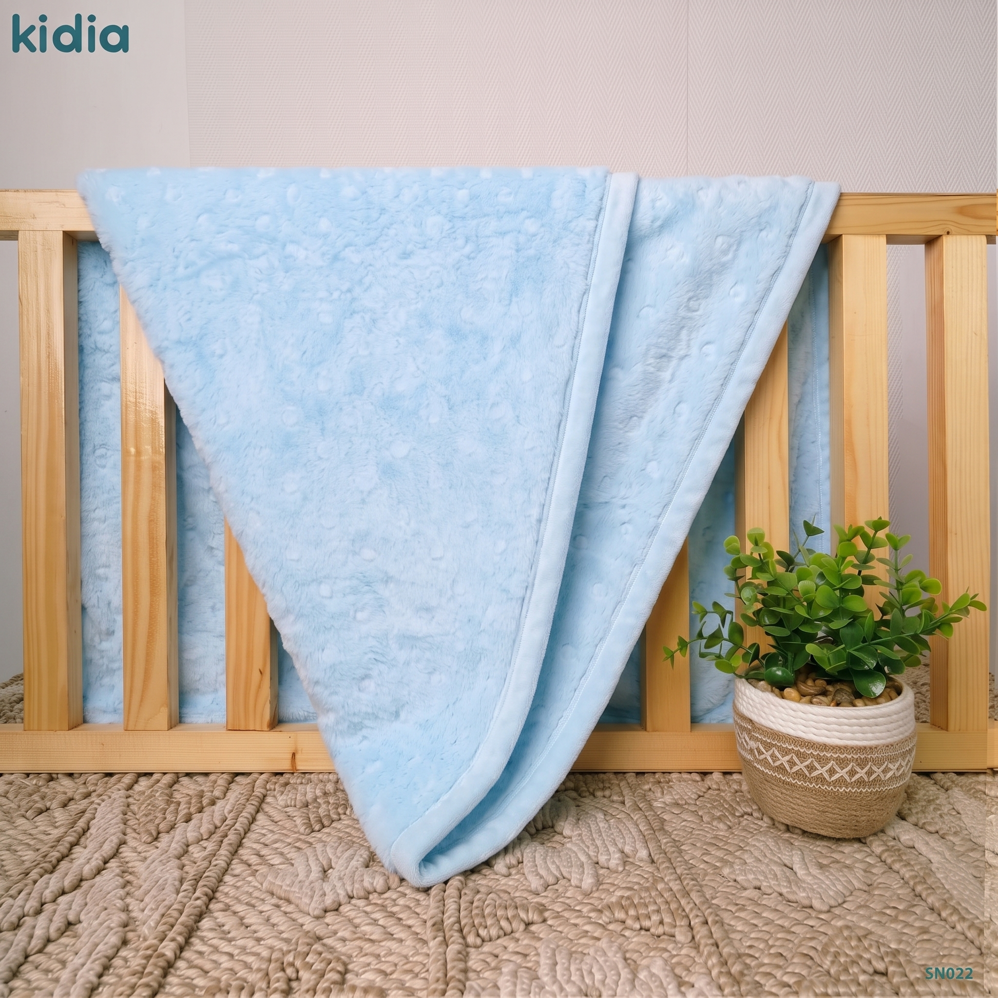 Polka_dot_blanket_on_crib_2K_20261001171903.jpg_2K_20261001183503