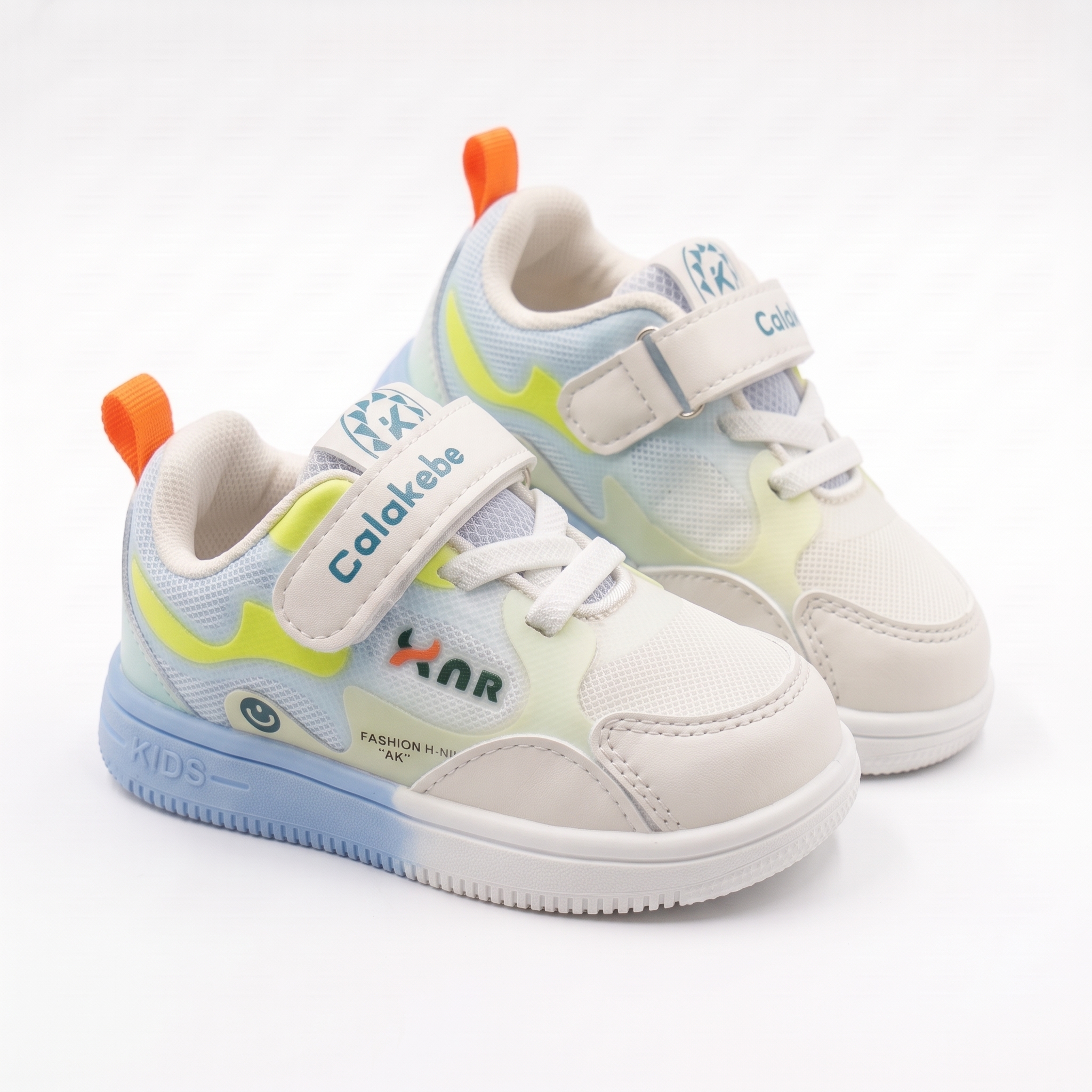 Studio_shot_of_colorful_sneakers_2K_20261013115855